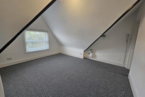 Studio to rent, Hamilton Road, Bournemouth