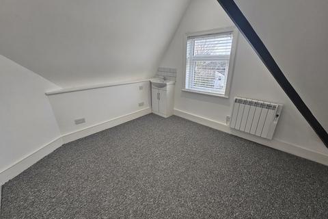 Studio to rent, Hamilton Road, Bournemouth