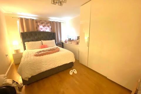 2 bedroom ground floor flat for sale, Byron Way, Northolt