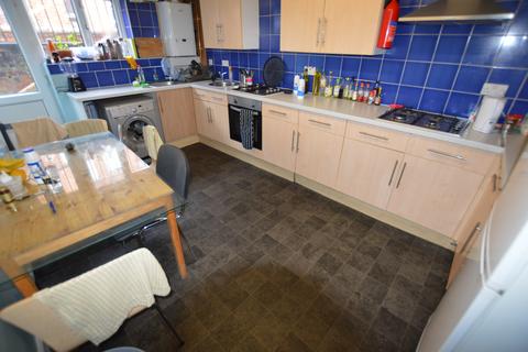 8 bedroom terraced house to rent, Richmond Avenue, Hyde Park , Leeds LS6