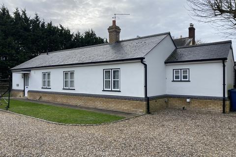 2 bedroom detached bungalow to rent, Brook Road, Royston SG8