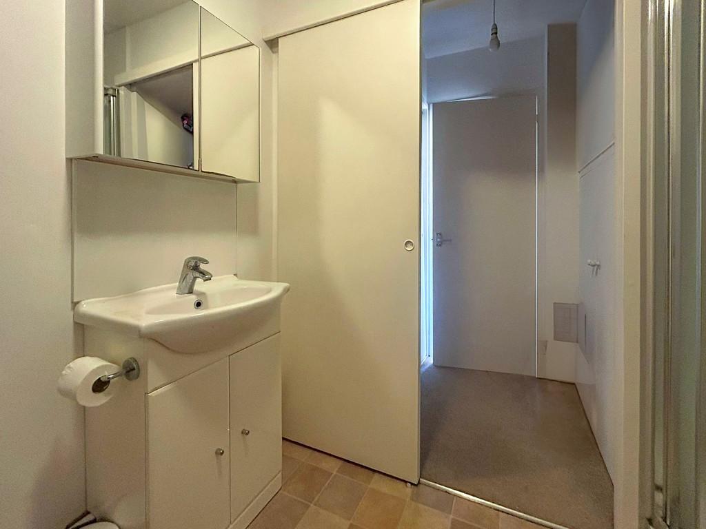 Bathroom/Walk in Wardrobe