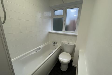 2 bedroom apartment to rent, Woodford Road, Bramhall