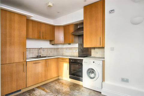 2 bedroom flat for sale, Claremont Avenue, Woking GU22