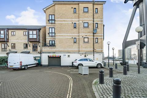 2 bedroom flat for sale, Royal Docks, Royal Docks, London, E16