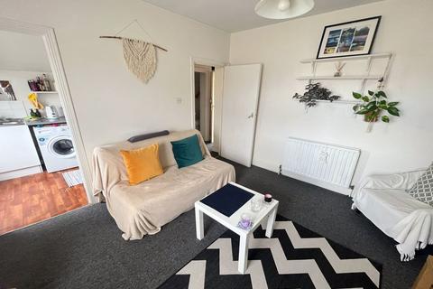 1 bedroom flat to rent, Top Floor 116 Robinson Road, London