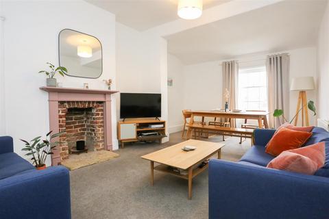 2 bedroom flat to rent, Medina Villas, Hove