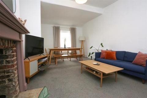 2 bedroom flat to rent, Medina Villas, Hove