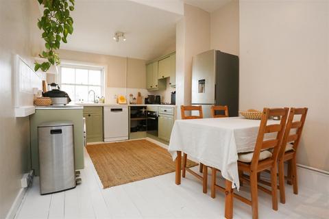 2 bedroom flat to rent, Medina Villas, Hove