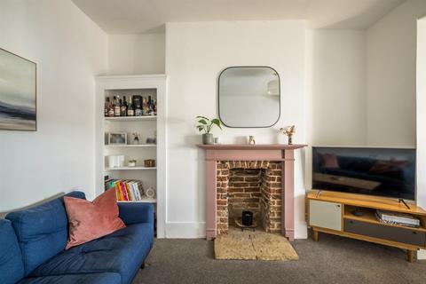 2 bedroom flat to rent, Medina Villas, Hove