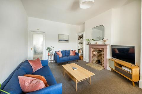 2 bedroom flat to rent, Medina Villas, Hove