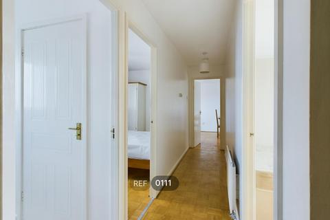 2 bedroom apartment to rent, Axholme Court, Victoria Dock, HU9 1PN