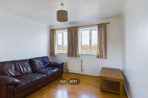 2 bedroom apartment to rent, Axholme Court, Victoria Dock, HU9 1PN