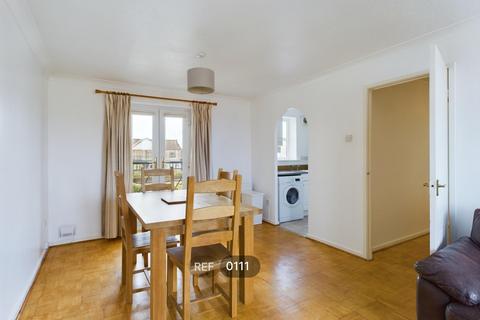2 bedroom apartment to rent, Axholme Court, Victoria Dock, HU9 1PN