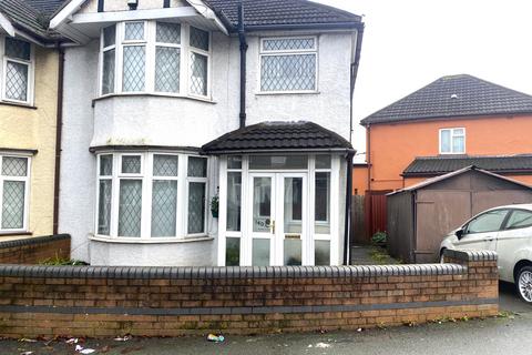 3 bedroom semi-detached house to rent, Cannock Road, Wolverhampton WV10