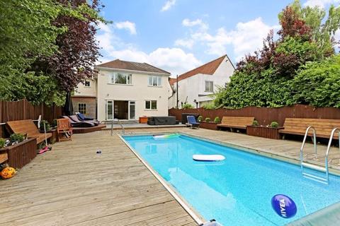 5 bedroom detached house to rent, Edgwarebury Lane, EDGWARE, Middlesex, HA8 8QJ