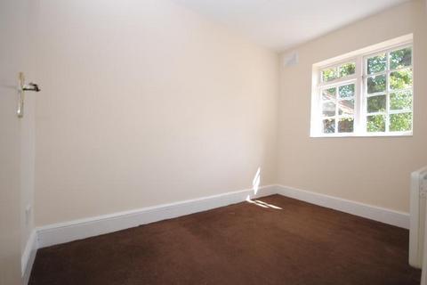 1 bedroom flat to rent, Cobourg Road, London SE5