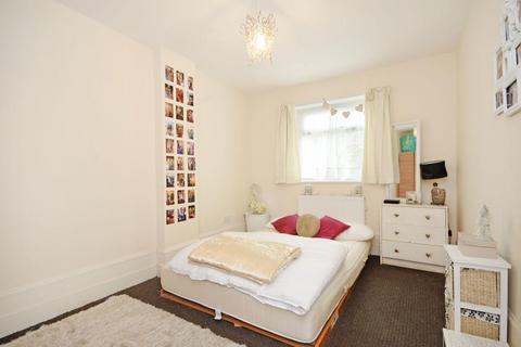 4 bedroom terraced house to rent, Swaton Road, London E3