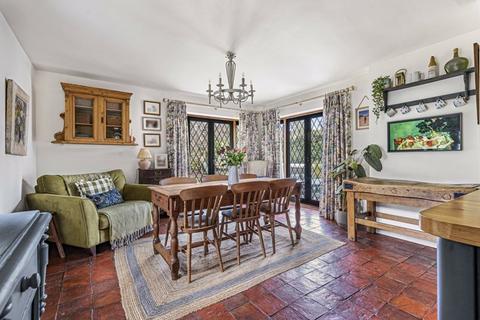 Thaxted Cottage Glendene Avenue, East Horsley, Leatherhead, KT24 5AY