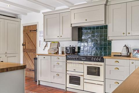 Thaxted Cottage Glendene Avenue, East Horsley, Leatherhead, KT24 5AY