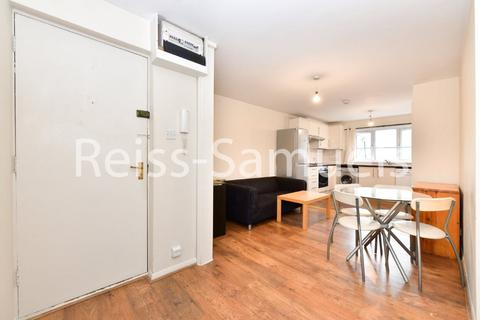 3 bedroom apartment to rent, Ambassador Square, Canary Wharf, London E14