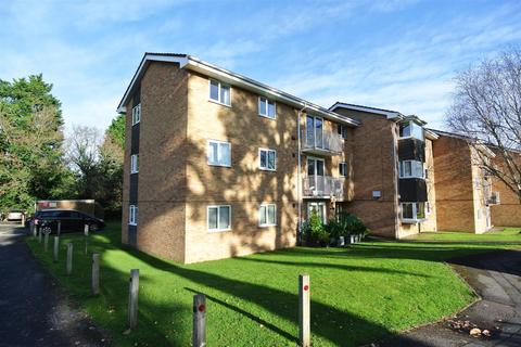 3 bedroom apartment for sale, Cedar Drive, Berkshire SL5