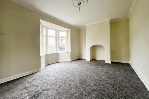 3 bedroom semi-detached house to rent, Moss Bank Way, Doffcocker, Bolton