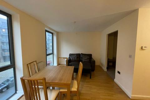 Studio to rent, Crawford Court, Charcot Road