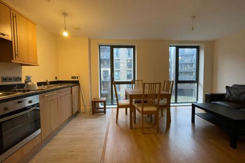 Studio to rent, Crawford Court, Charcot Road