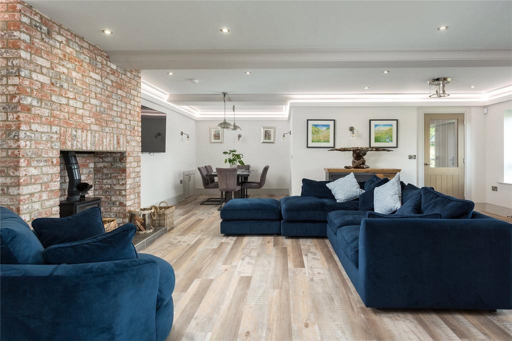 Lounge/Dining Room