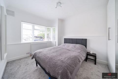 2 bedroom flat to rent, Canterbury Avenue, Slough, SL2