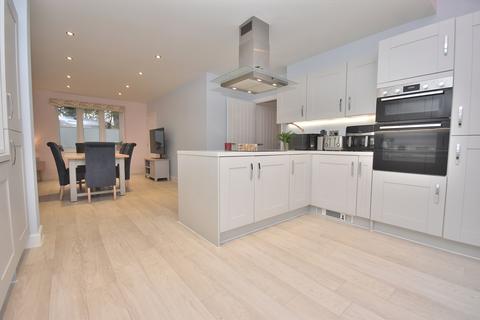 4 bedroom detached house to rent, Nuthatch Place, Essex CM24