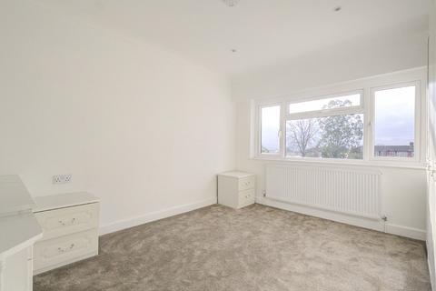 3 bedroom semi-detached house to rent, Woolwich Road, London SE2