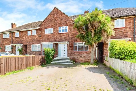 3 bedroom terraced house to rent, Huntingfield Way, Surrey TW20