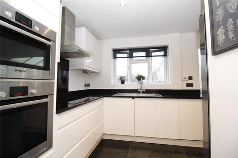 3 bedroom terraced house to rent, Huntingfield Way, Surrey TW20