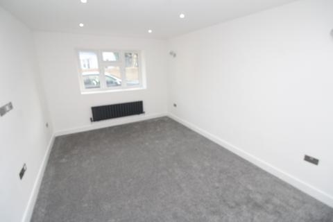 2 bedroom semi-detached house to rent, North Cray Road, Bexley, DA5