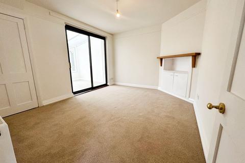 2 Elm Grove, Minehead, TA24 6AA