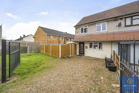 2 bedroom end of terrace house for sale, Thatches Grove, Romford, RM6