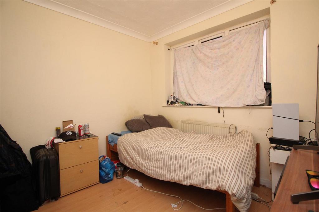 Bedroom 3 .JPG