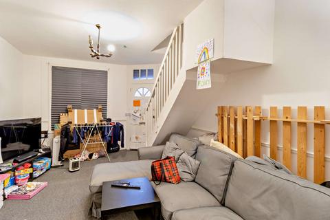 2 bedroom terraced house for sale, Chesthunte Road, London, N17