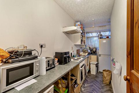 2 bedroom terraced house for sale, Chesthunte Road, London, N17