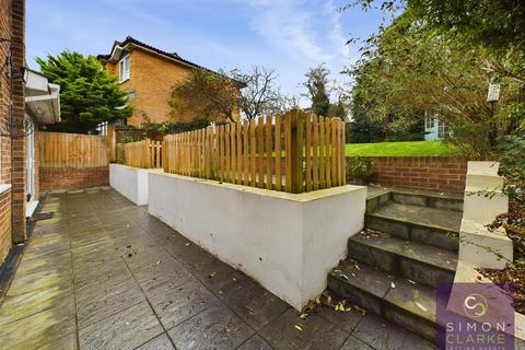 4 bedroom end of terrace house to rent, Kenley Close, Barnet, EN5