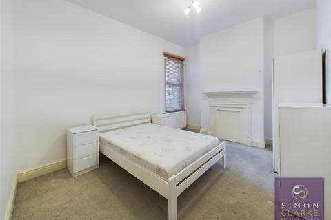 2 bedroom apartment to rent, High Road, North Finchley, N12