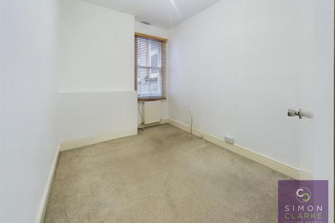 2 bedroom apartment to rent, High Road, North Finchley, N12