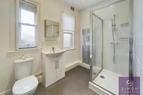 2 bedroom apartment to rent, High Road, North Finchley, N12