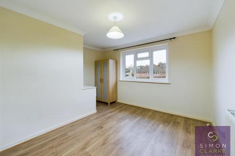 2 bedroom maisonette to rent, Vernon Crescent, East Barnet, EN4