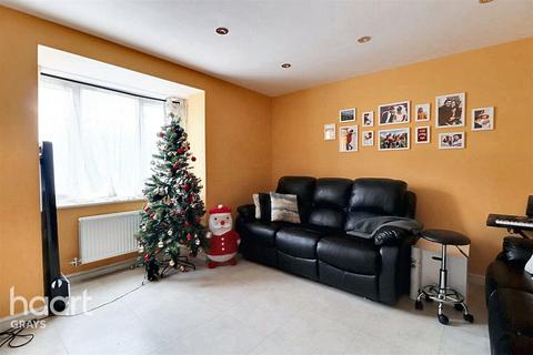 3 bedroom semi-detached house to rent, Sandpiper Close, East Tilbury