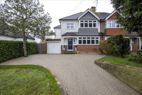 4 bedroom semi-detached house to rent, Close to Farthing Downs