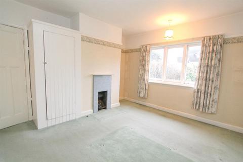 3 bedroom end of terrace house for sale, Sandersfield Road, Banstead SM7