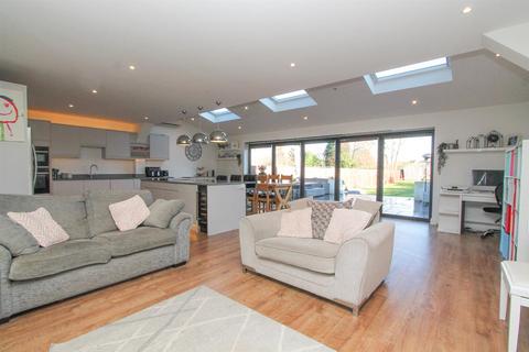 5 bedroom semi-detached house for sale, Wilmot Way, Banstead SM7